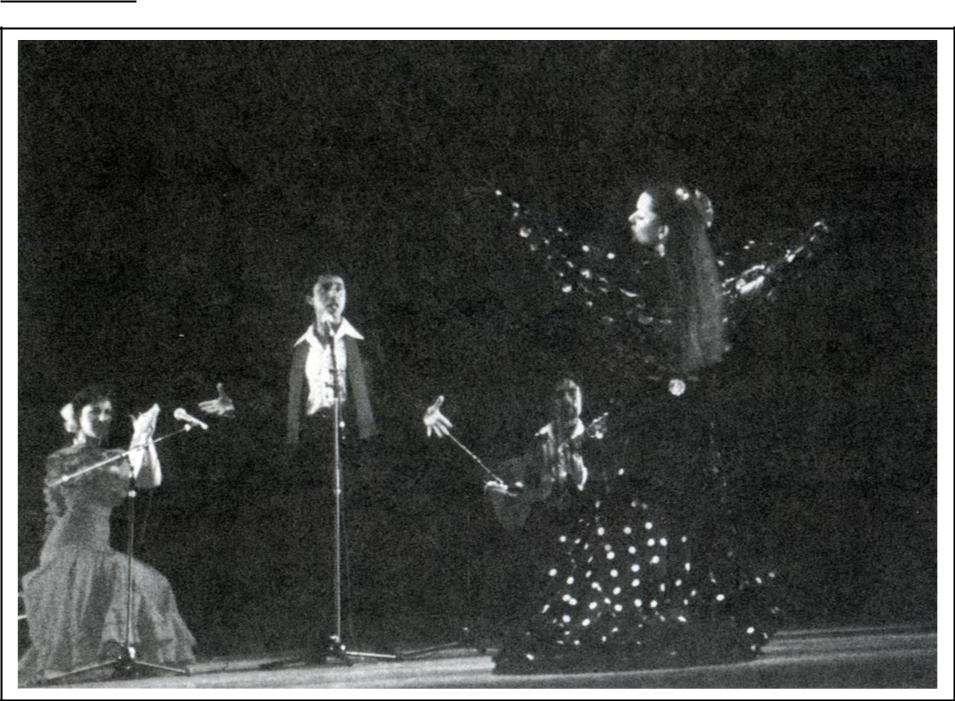 Танцор фламенко и музыканты. Слева направо: автор книги, Roberto Zamora, Miguel Ruiz и Monique Fournier, фестиваль этнической музыки в Сан-Франциско, 1986. Из коллекции Monique Fournier